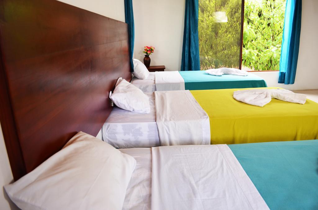 Piedras Blancas Lodge Puerto Ayora Szoba fotó